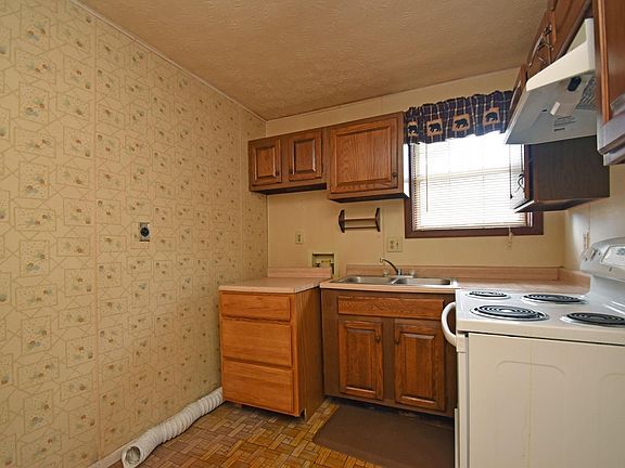 4th image of 1117 Washington St