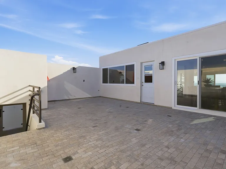 In the top of the third floor you will find a chef's kitchen with walk-in pantry, breakfast nook, 8-sit dining table, and rooftop patio with direct stair access to the street