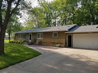 101 Eastview Dr, Larimore, ND 58251