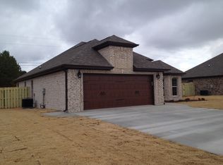 114 Cottonwood Dr, Muscle Shoals, AL 35661