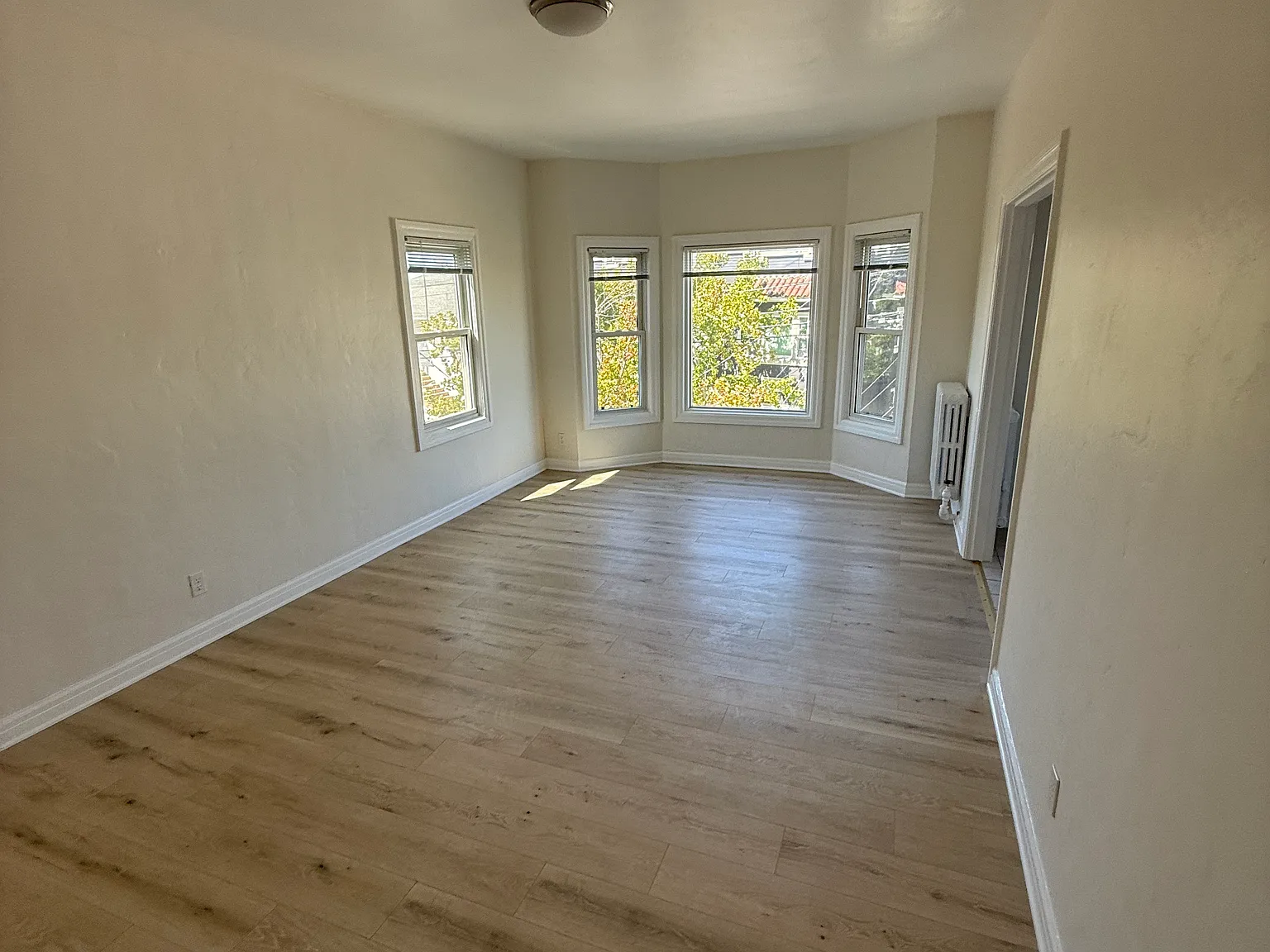 8th Ave Apartments — Photo 2