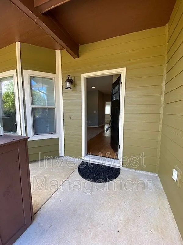 3 bed, 2.0 bath, 1309 sqft, $2,850 — Photo 2