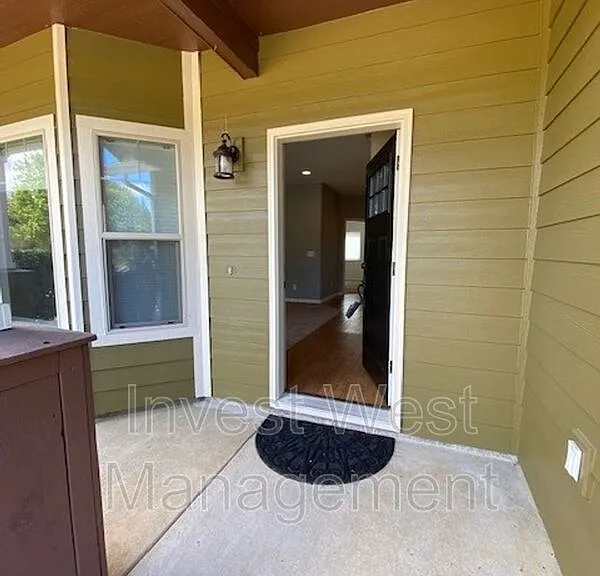 1801 NE 16th Way — Photo 2