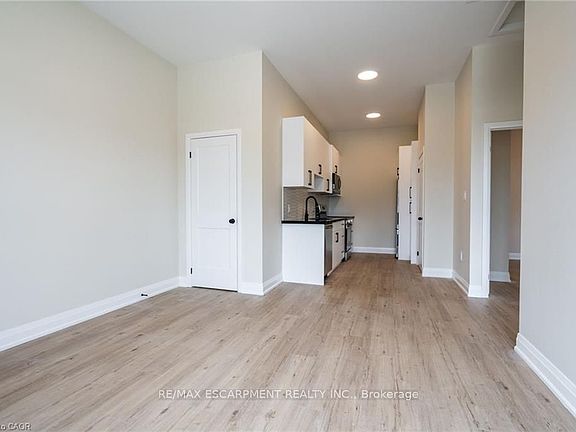4th image of 728 11th Ave #A