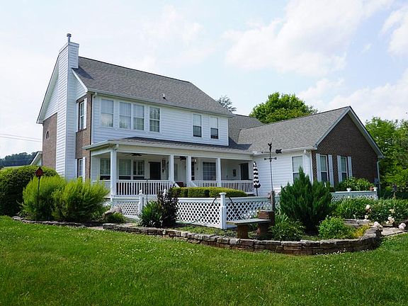 3rd image of 301 Yorkshire Ct