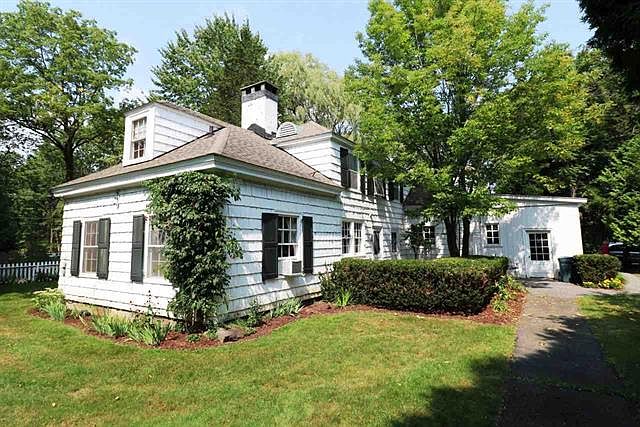 1st image of 30 Carriage House Ln