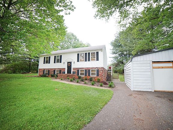 4th image of 105 N Lindale Ct