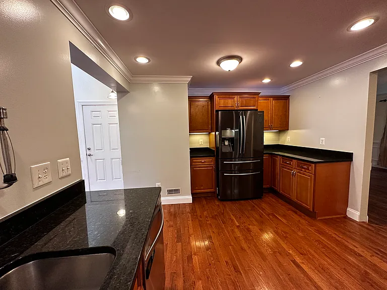 1712 Henry Rd — Photo 2