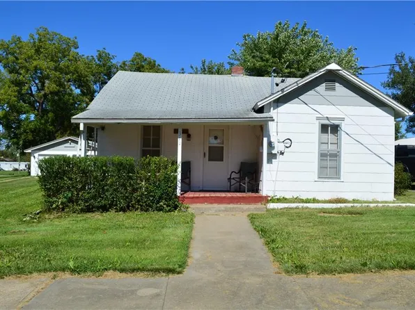 311 E 8th St, Lyndon, KS 66451