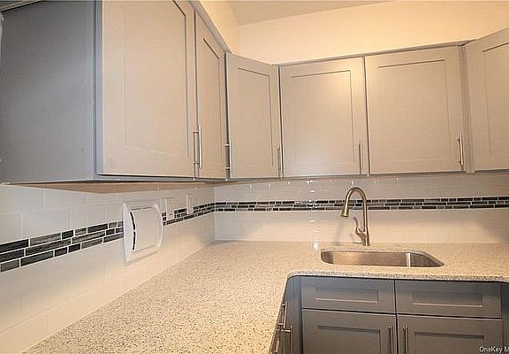2nd image of 3003 Cruger Ave APT 2