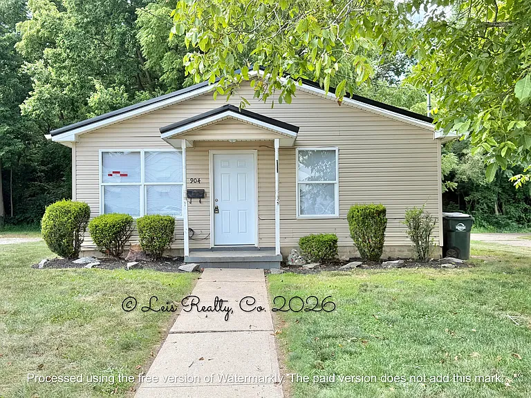 904 Race Dr — Photo 3