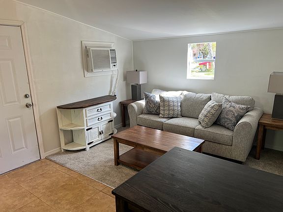 4th image of 4019 E Osborne Ave Unit B