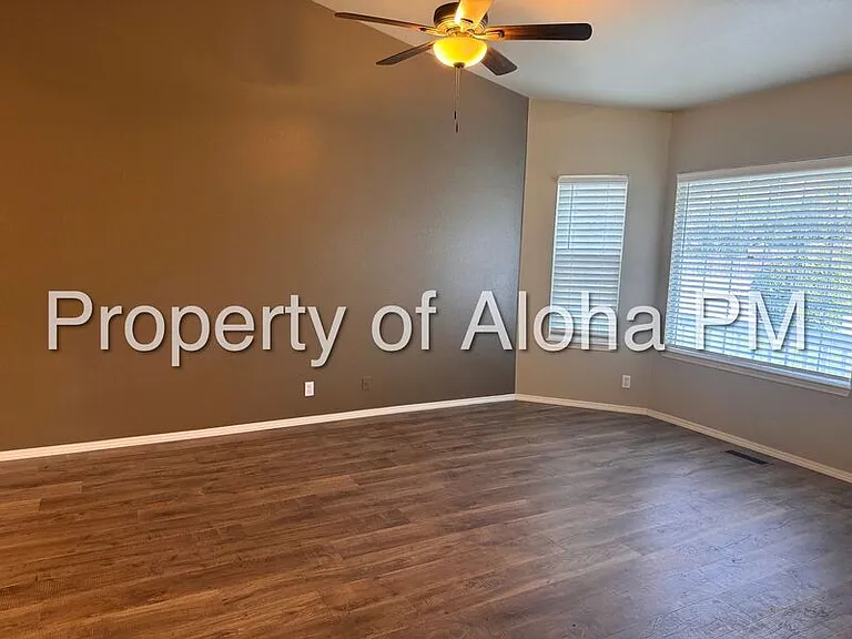 10795 W Susan St — Photo 3