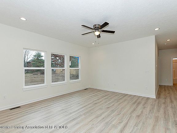 4th image of 550 W Wildwood Dr