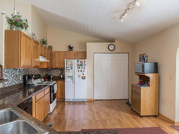 4th image of 995 Drayson Dr