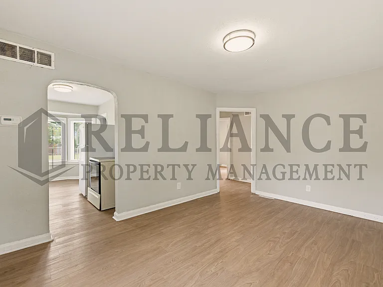 1836 S Gold St — Photo 14