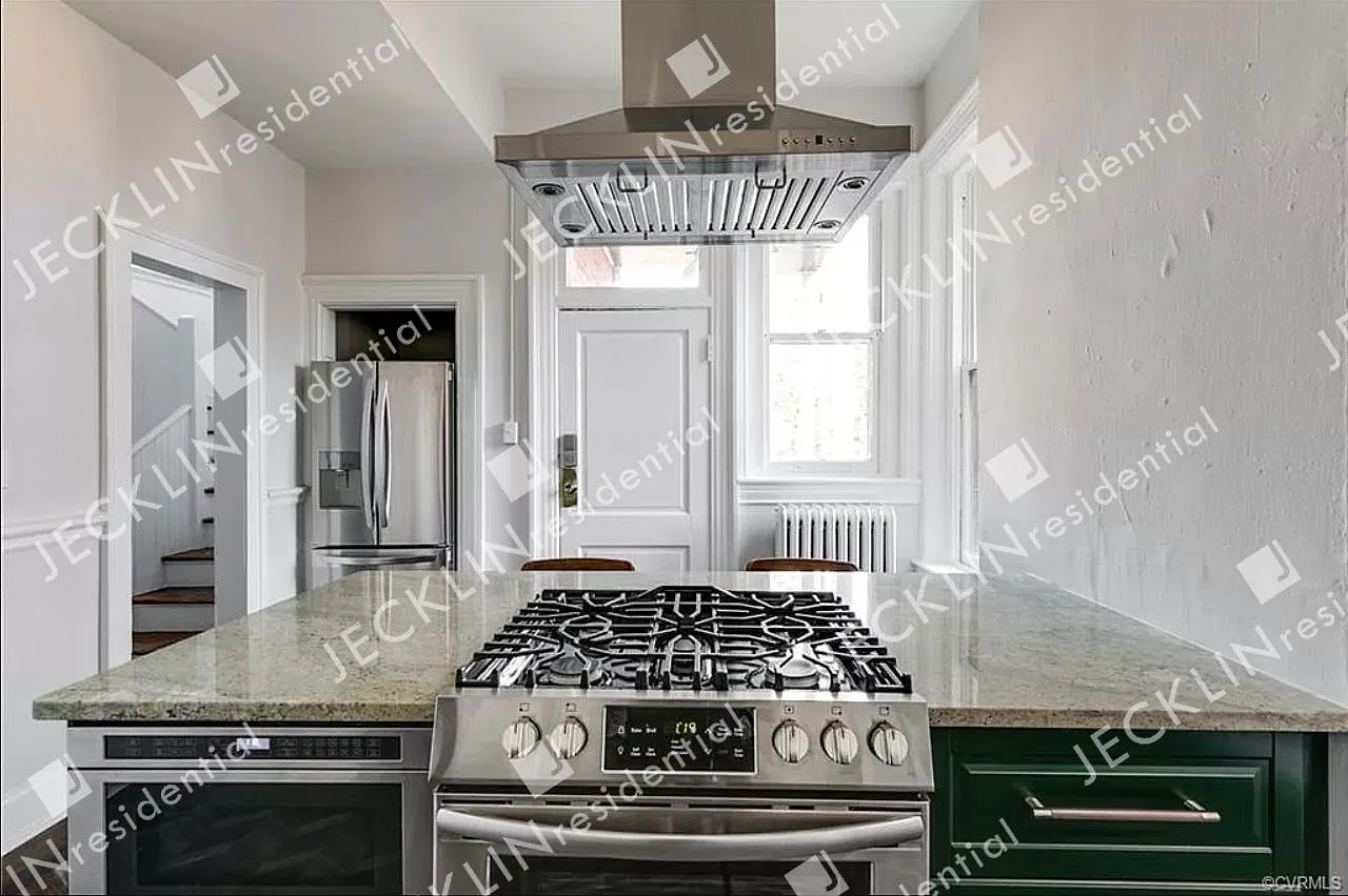 2006 W Grace St Apt C — Photo 3
