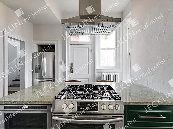3rd image of 2006 W Grace St #C