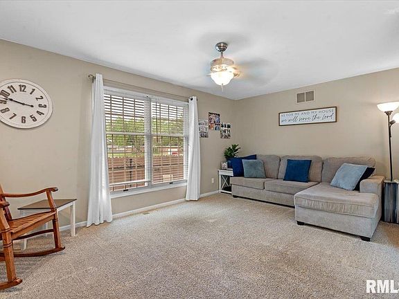 3rd image of 4414 Comanche Dr