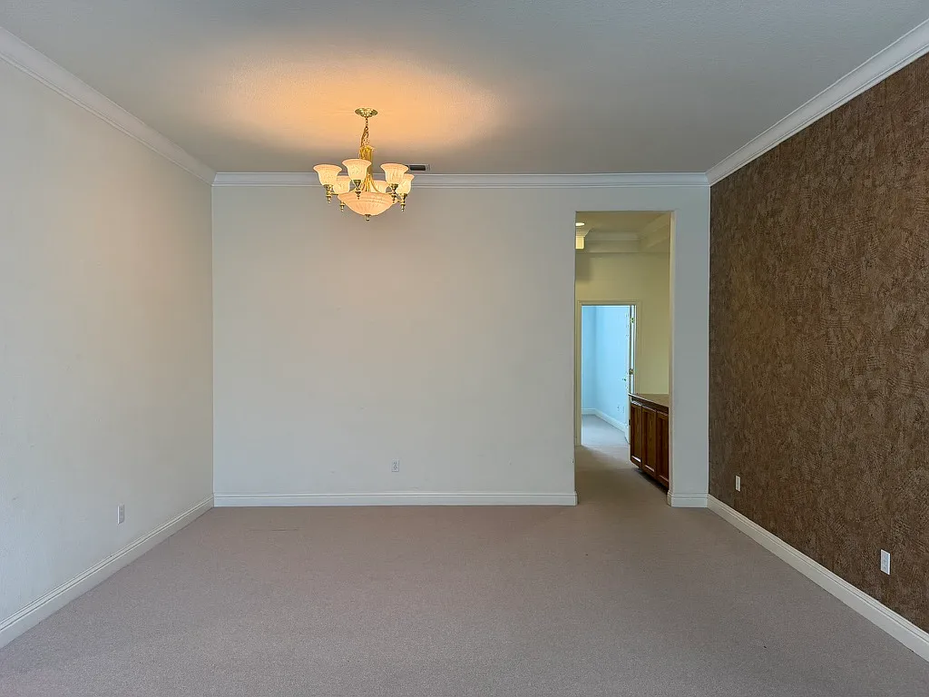 3 bed, 2191 sqft, $2,800 — Photo 3