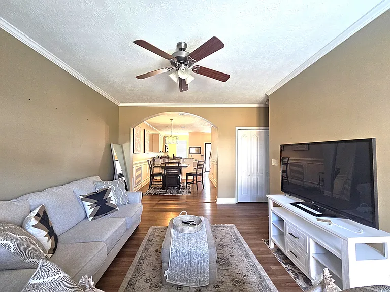 1413 Leigh Ct — Photo 3