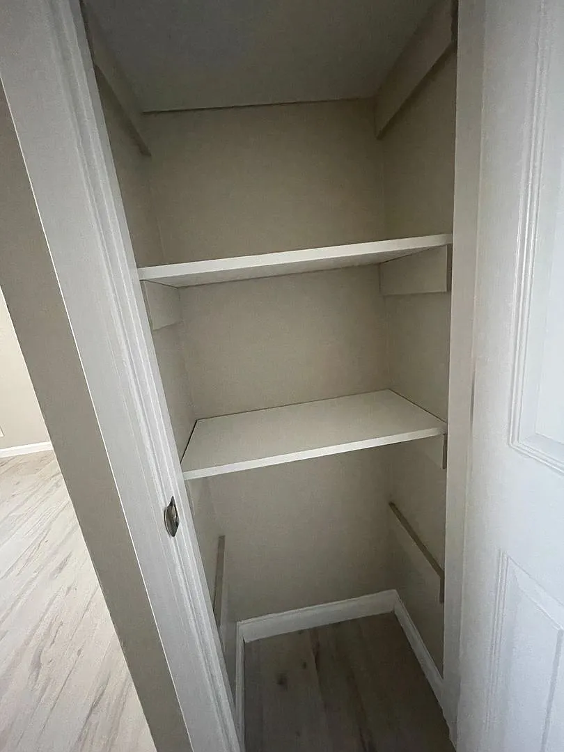 Heatherstone Apartments — Photo 4