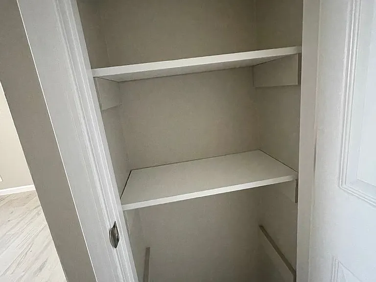 Heatherstone Apartments — Photo 4