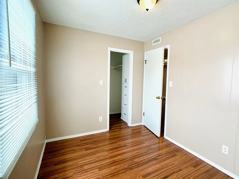 717 S 13th Ave — Photo 12