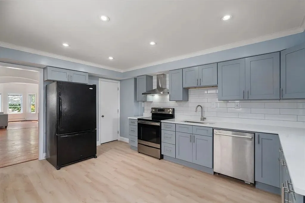 5 bed, 1.5 bath, 1500 sqft, $6,950 — Photo 3