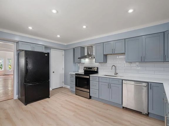 3rd image of 23 Emery St