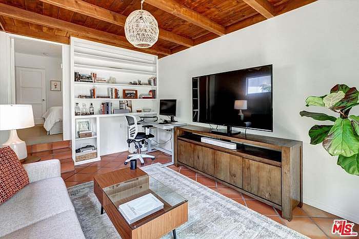 1st image of 3622 Veteran Ave #1