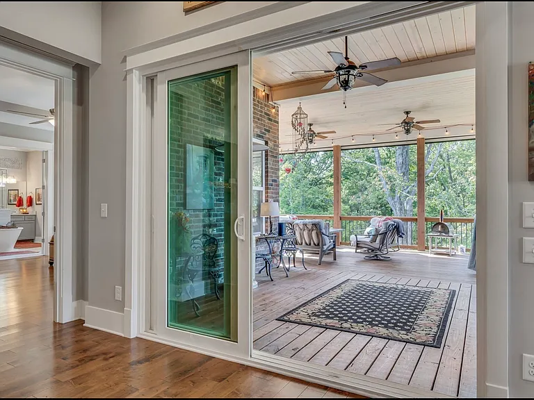 126 Brooksbank Dr — Photo 16