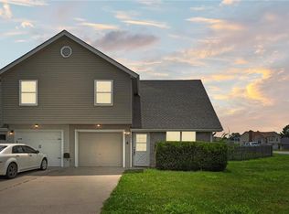 1203 SW Dean Dr, Grain Valley, MO 64029