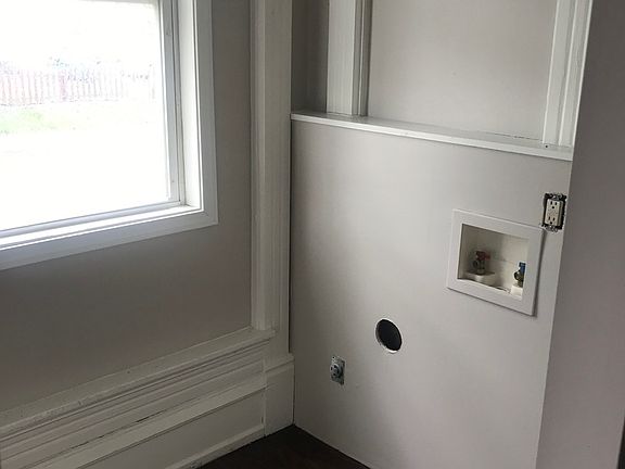 2nd image of 458 W Clinton St APT 2