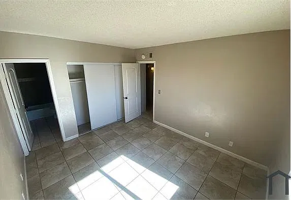 3 bed, 923 sqft, $1,500 — Photo 1