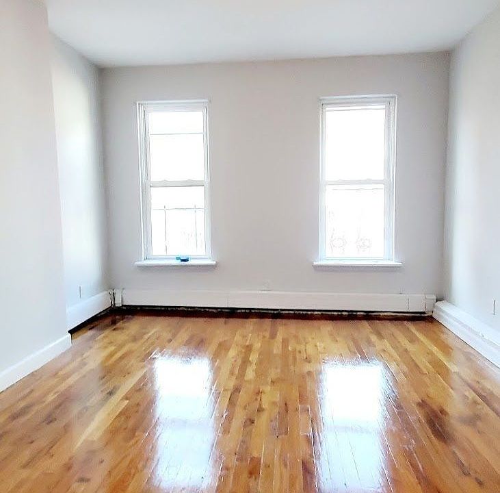 1st image of 343 E 109th St #41
