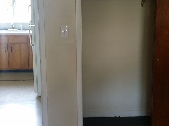 5th image of 201 Maplewood Ave APT 4