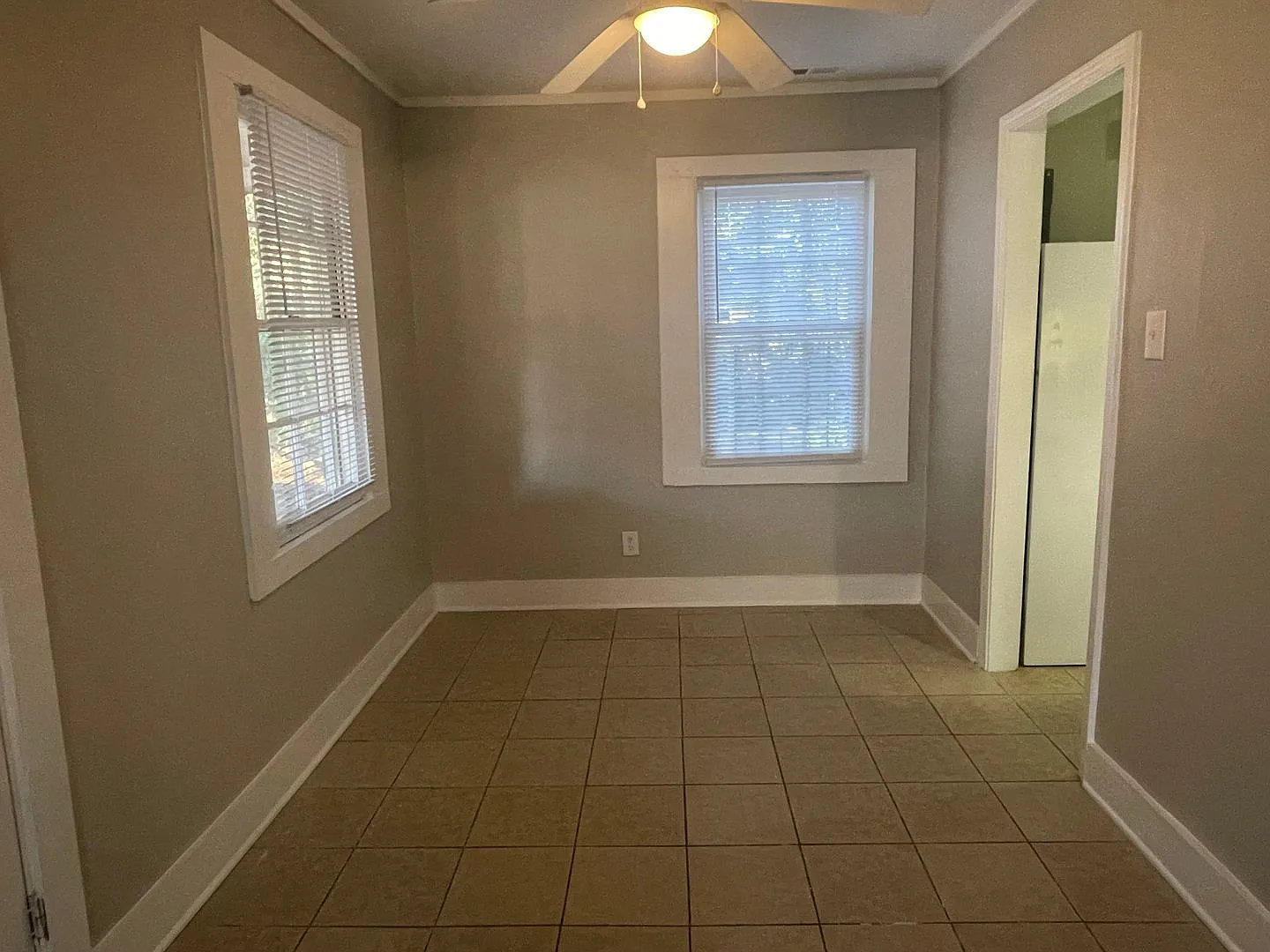 Adorable 3 bedroom 1 bath home with a carport . Located in Rock Hill — Photo 4