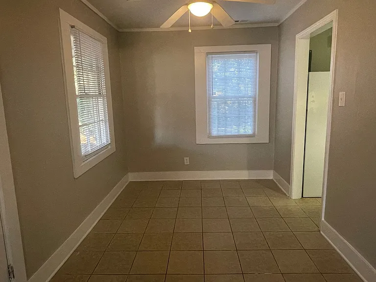 1131 Amelia Ave — Photo 3