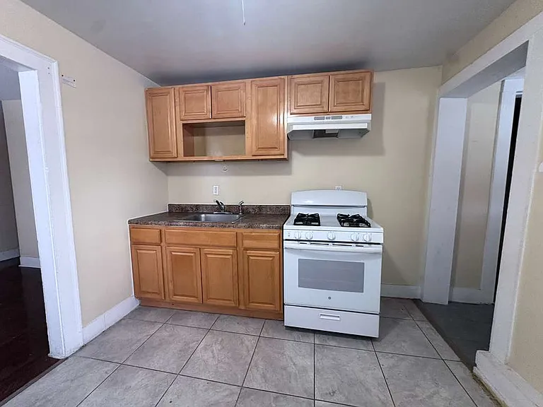 122 Derby Ave #2RR — Photo 5