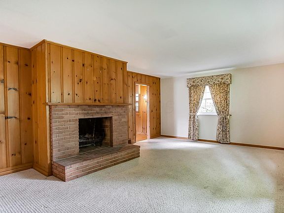3rd image of 839 Stinson Ct