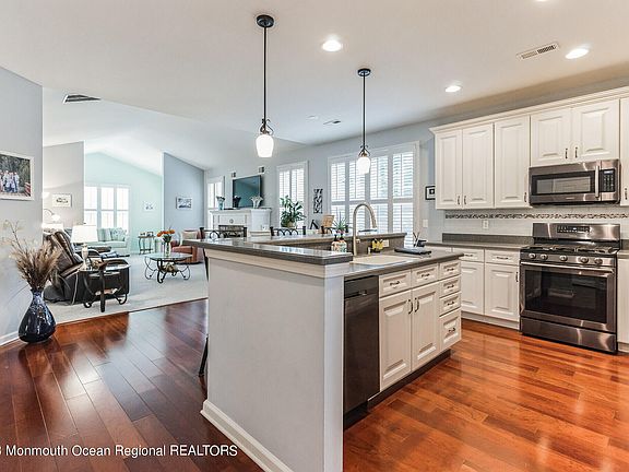 2nd image of 705 Hollybrook Lane