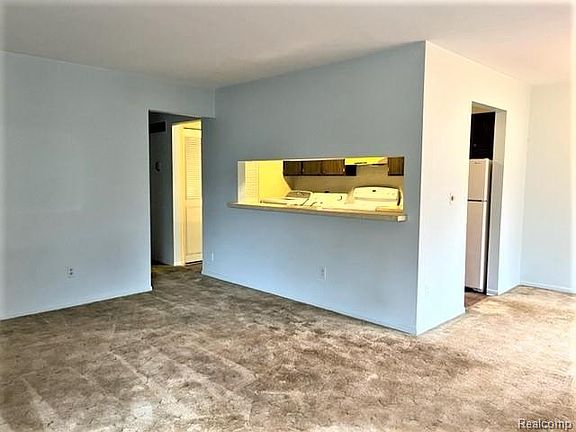 5th image of 1077 Green Meadows Dr