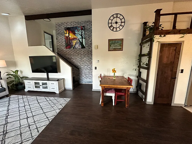 319 Northview Dr — Photo 2