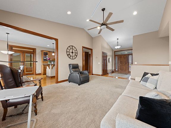 4th image of 2013 Ridgeway Pl