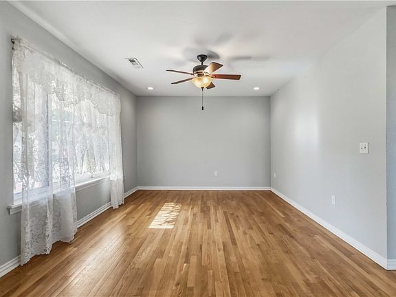5th image of 1620 Cartwright Cir