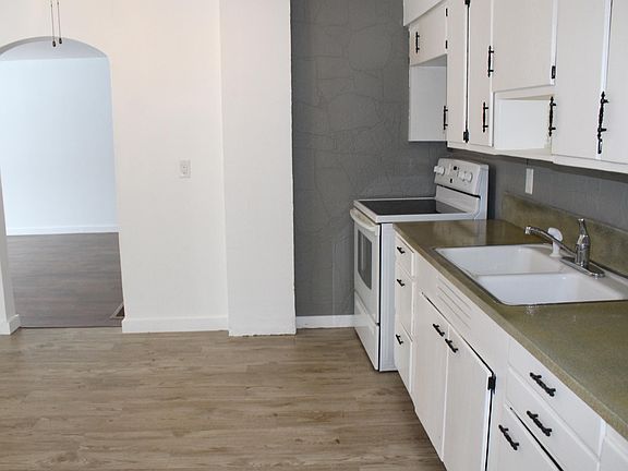 4th image of 118 4th St SW