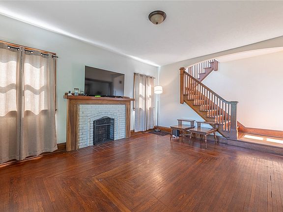 4th image of 2210 Arlington Ave