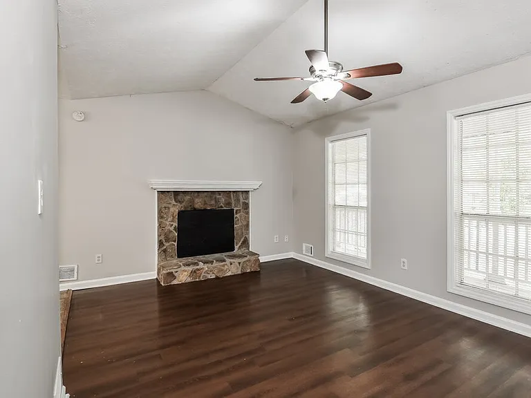 2985 Valley View Cir — Photo 7