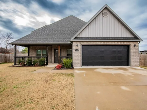 437 Ramsey St, Gentry, AR 72734